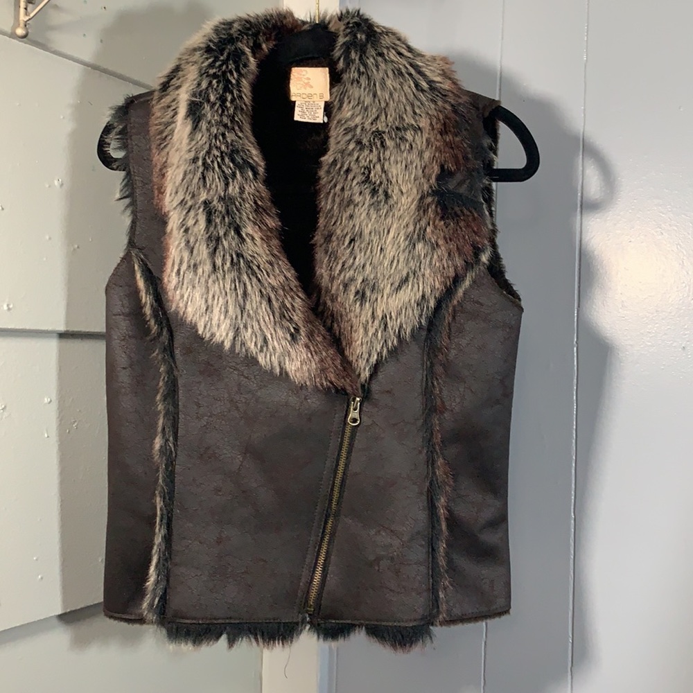 Arden B Faux Fur vest S gently used